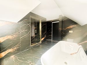 Photo 25- click for photo gallery
